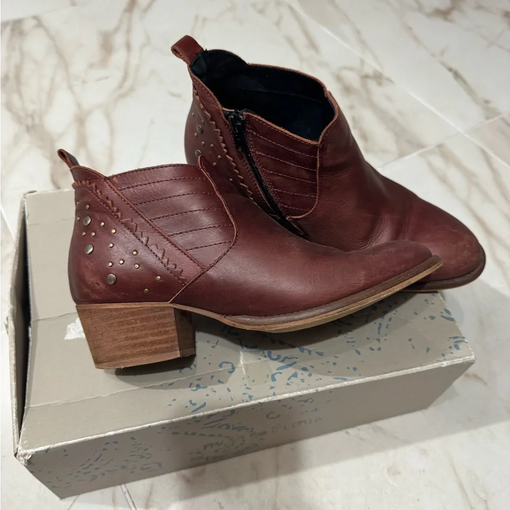 Musse & Cloud Cognac Leather Studded Ankle Boots Size 9